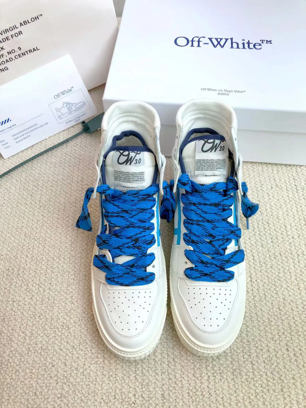 Men's shoes💰620 OFF WHITE ⚡️Couple style⚡️🍓New color🍓 The latest spring model of Gaobang street casual Martin style masterpiece, released the highest quality version on the market 👊 Series original mold opening, original lasting, production technology 1:1 original ➰🔜The best choice for more and more celebrities and Internet celebrities🔸In the classics Changes in the code🔸Innovate in the trend🔸Strive to break away from the shackles of bad street design🔝Although he is not the originator of fashion design, he is definitely a shining dark horse in avant-garde design🐴🆙Do not follow the trend🔅Not universal beauty🔅 Fabric💯First-layer cowhide Lining💯Imported skin-friendly and environmentally friendly polyester mesh Foot pads💯Original molded high-elastic environmentally friendly molding pads Midsole💯Original sleeve lasting process Outsole💯Rubber outsole Packaging💯Official website synchronizes a full set of packaging (brand wrapping paper, brand certificate, brand bag) code number 35-44, 45 customized